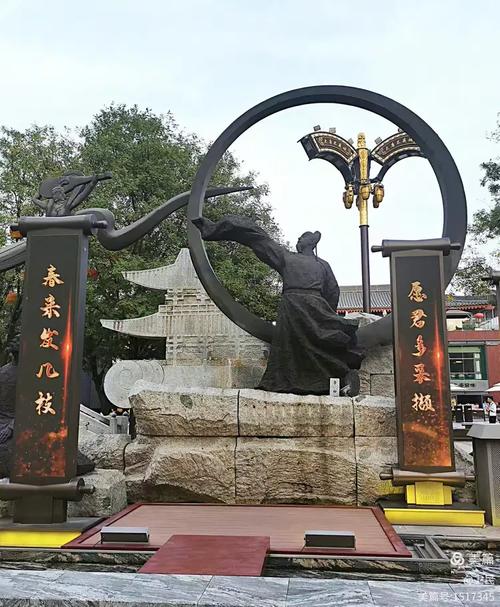 大明宫中话长安,芙蓉园里赏秋色,大雁塔上绕梵音,梦回大唐不夜城